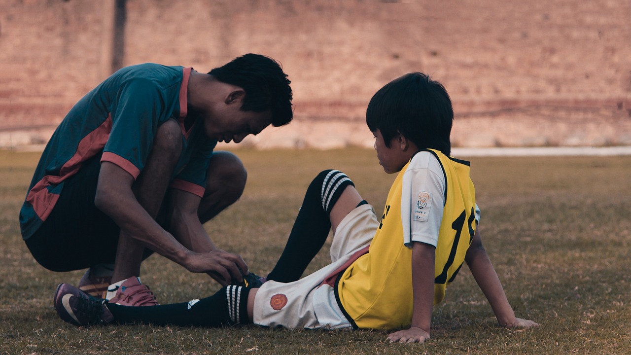 football, coach, coaching, sport, team, game, competition, trainer, man, male, player, soccer, outdoors, field, american, athlete, helmet, referee, discipline, explain, whistle, argument, huddle, texan, brown football, brown gaming, brown game, brown games, discipline, discipline, discipline, discipline, discipline, argument, argument